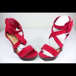 Women’s Fuchsia wedges